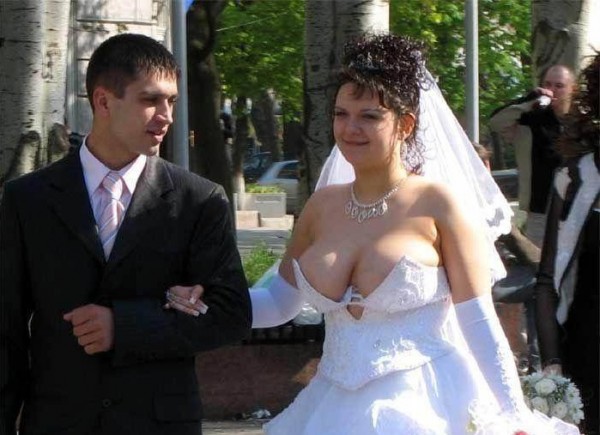 Русская невеста в фате с большими дойками и попой соблазняет мужа